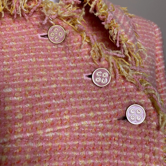 CHANEL Tweed Pick and Yellow Jacket - Picture 7 of 13